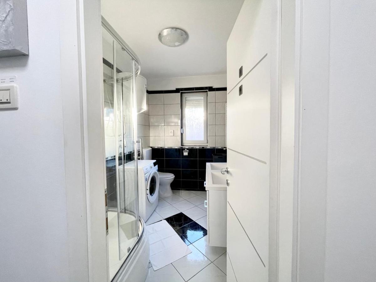 Apartment "Mimoza 1" Self Check-In, Self Check-Out Otocac Exterior photo